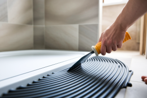Avec quoi coller un receveur de douche en résine : Les solutions pour une installation réussie